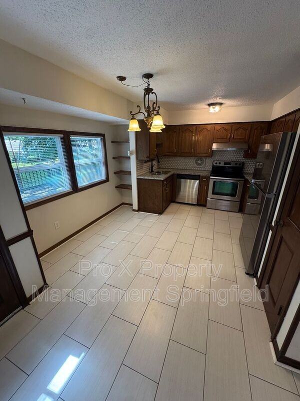 3332 S Southlyn Pl - Photo 7 of 29