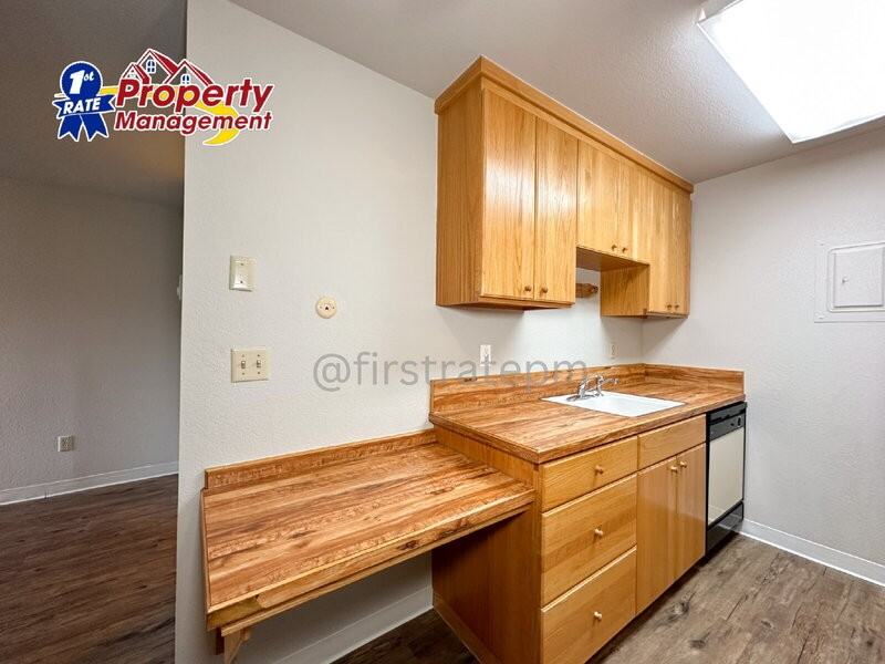 1681 N Laurel St #121 - Photo 7 of 18