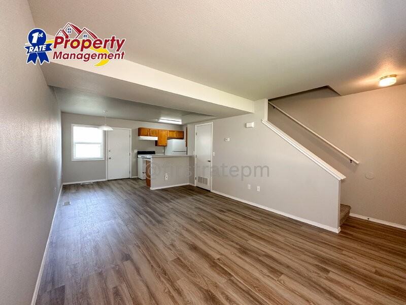 2062 N Gladewater Ave - Photo 4 of 24