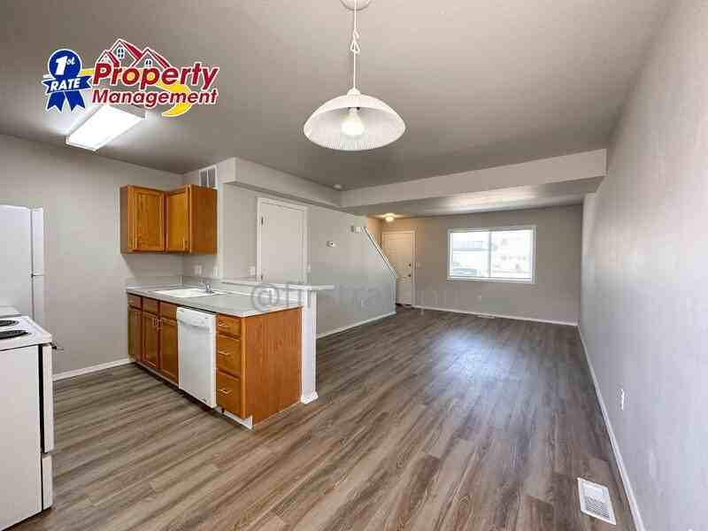 2062 N Gladewater Ave - Photo 5 of 24
