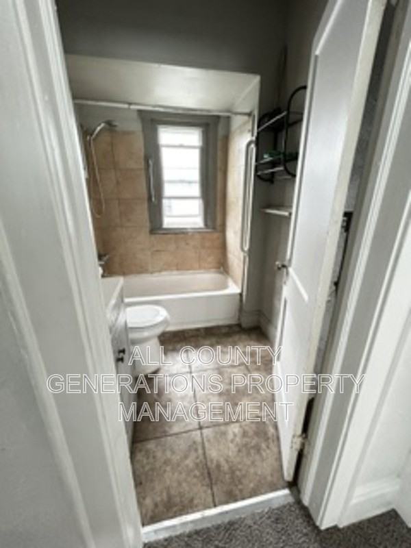 11909 Continental Ave - Photo 4 of 14