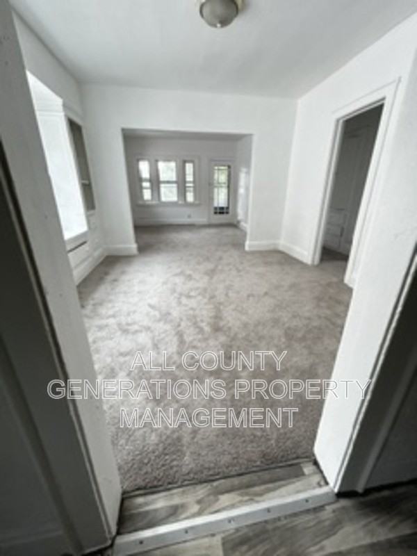 11909 Continental Ave - Photo 5 of 14