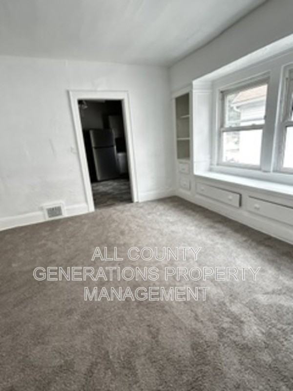 11909 Continental Ave - Photo 6 of 14