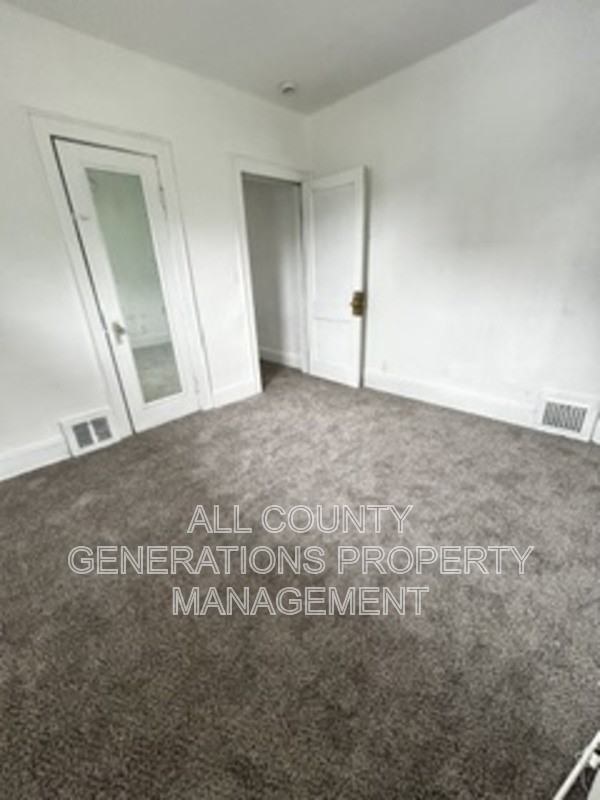 11909 Continental Ave - Photo 7 of 14