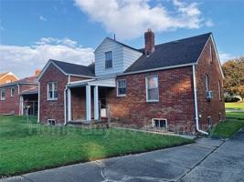 featured image of 2249 Ridgelawn Ave