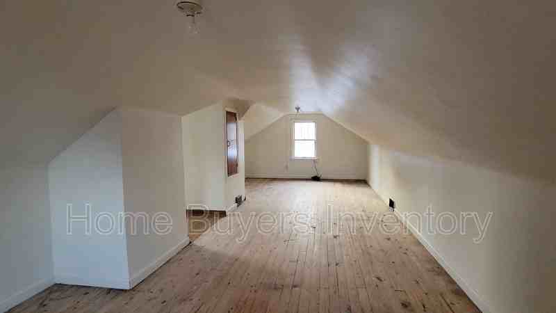 2249 Ridgelawn Ave - Photo 2 of 6