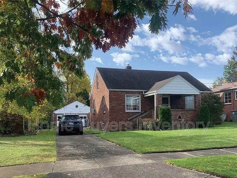 2249 Ridgelawn Ave - Photo 4 of 6