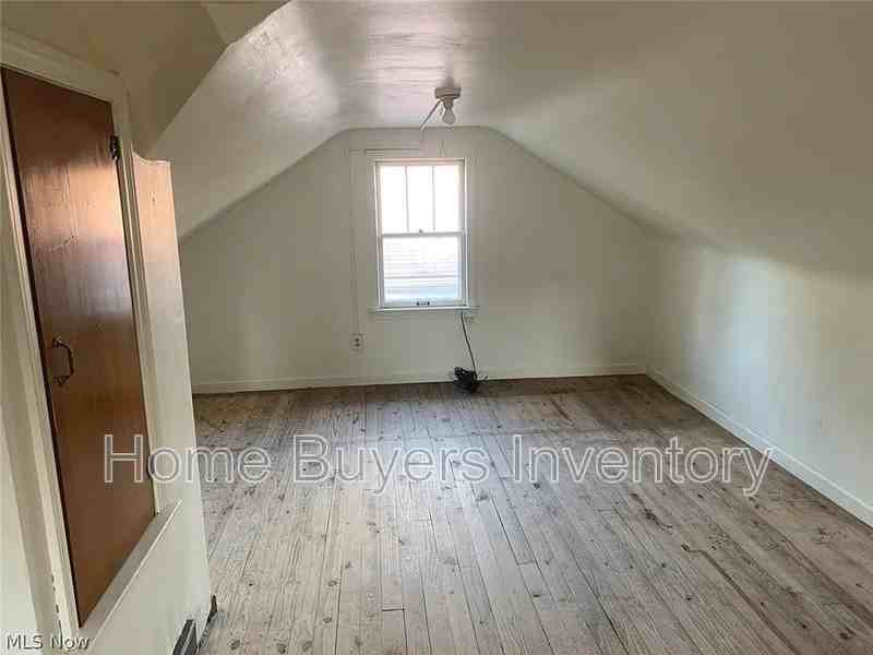 2249 Ridgelawn Ave - Photo 5 of 6