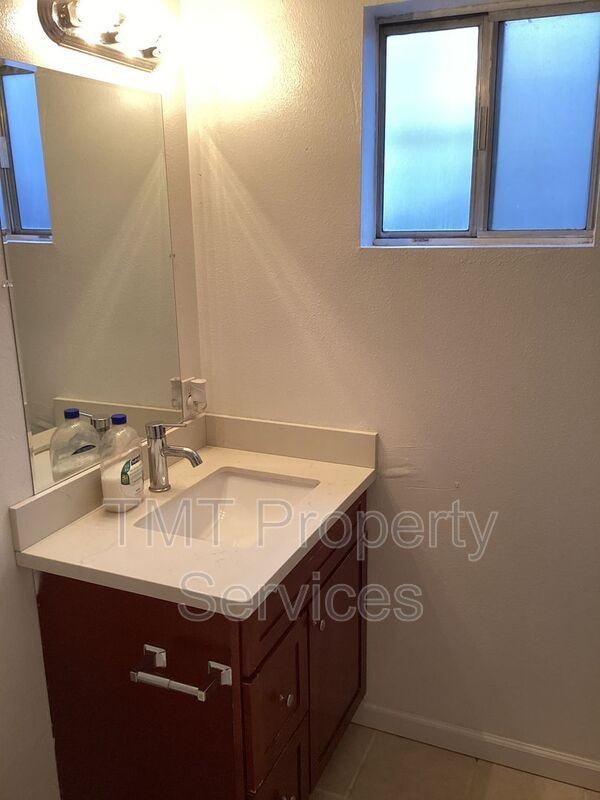 1816 F St #3 - Photo 2 of 11
