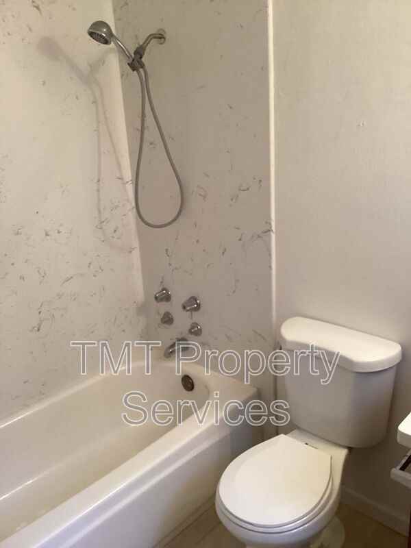 1816 F St #3 - Photo 3 of 11