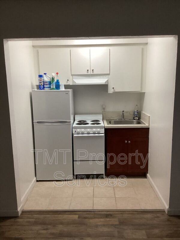 1816 F St #3 - Photo 6 of 11