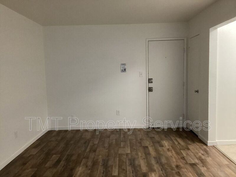 1816 F St #3 - Photo 7 of 11