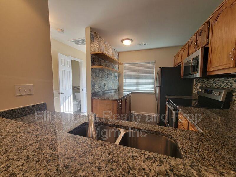 3811 Mosscroft Ln - Photo 5 of 20