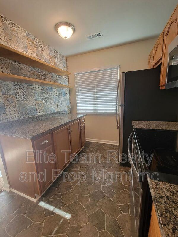 3811 Mosscroft Ln - Photo 6 of 20
