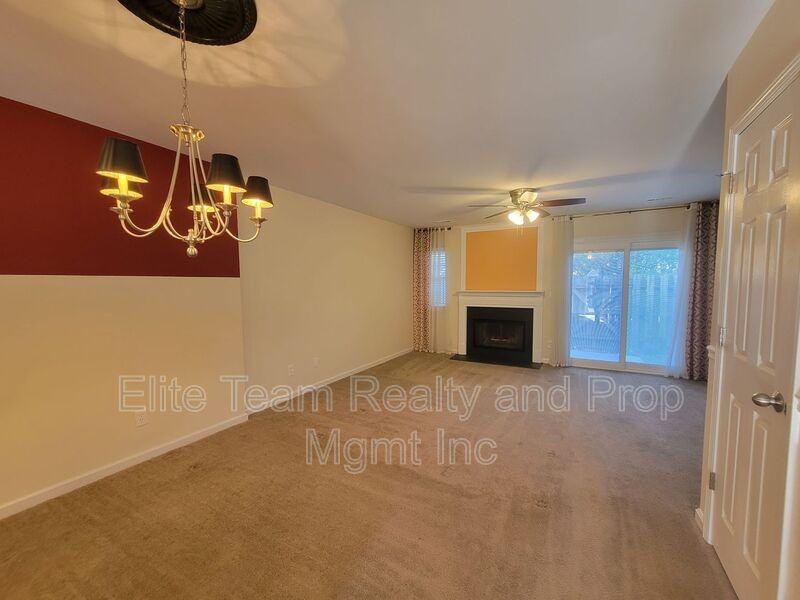 3811 Mosscroft Ln - Photo 7 of 20