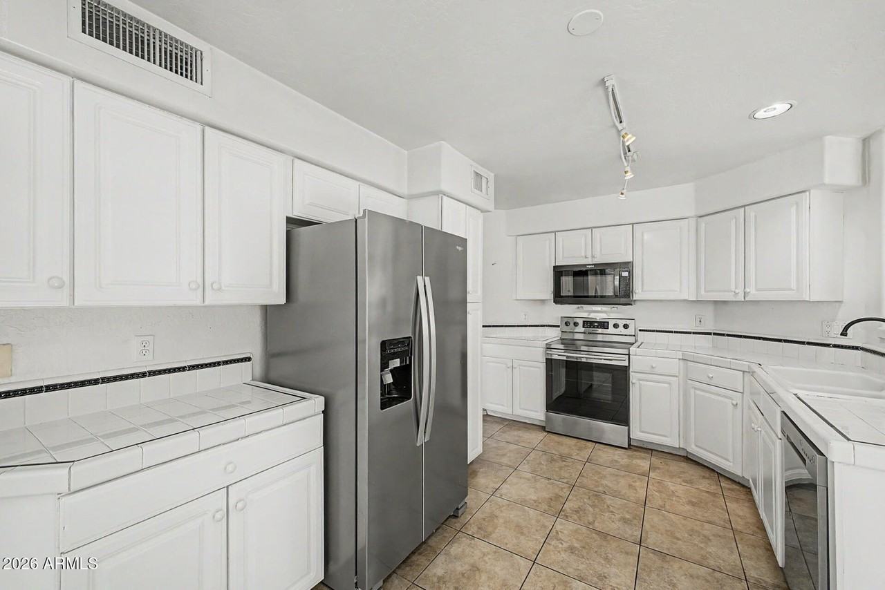13166 West Cypress Street - Photo 7 of 40