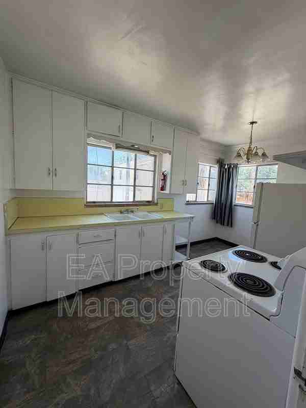 414 Pine St Se #2 - Photo 5 of 17