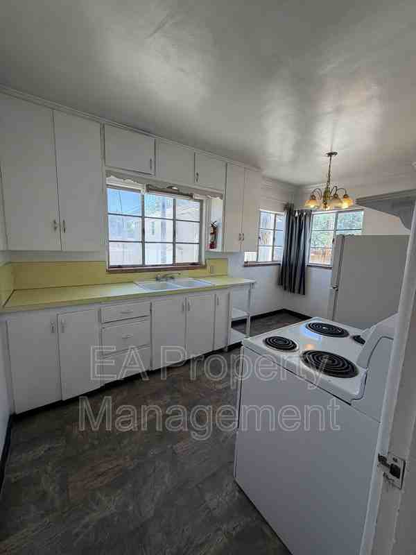 414 Pine St Se #2 - Photo 6 of 17