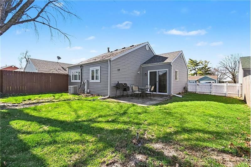 2311 Bluebell Ct - Photo 2 of 16