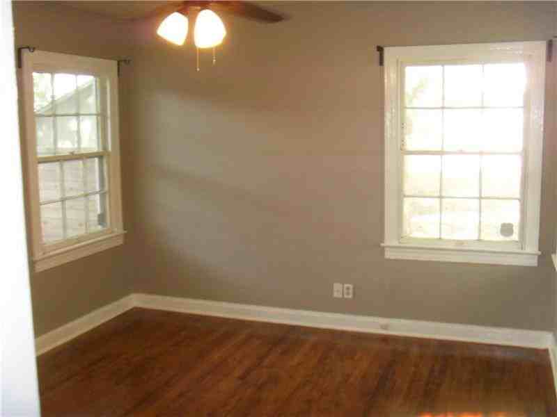 5506 Avenue G - Photo 4 of 13