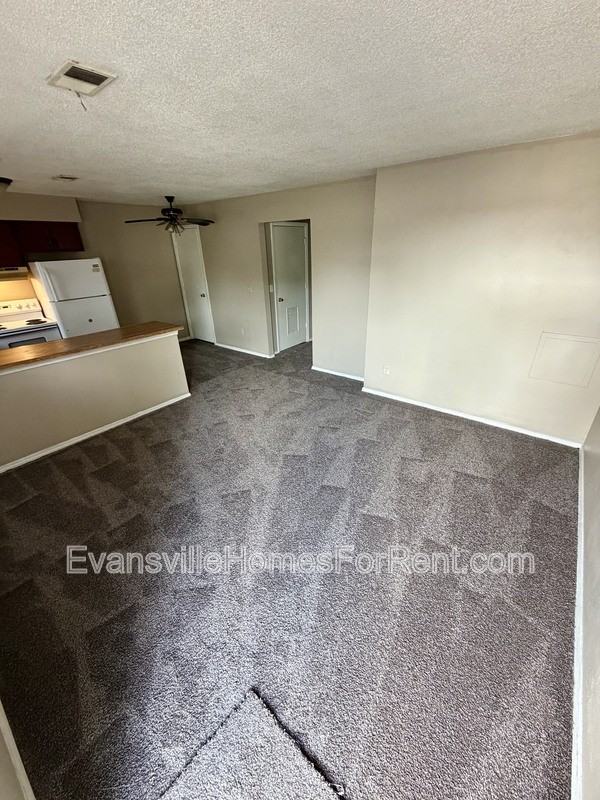 1012 Mary St - Photo 5 of 10