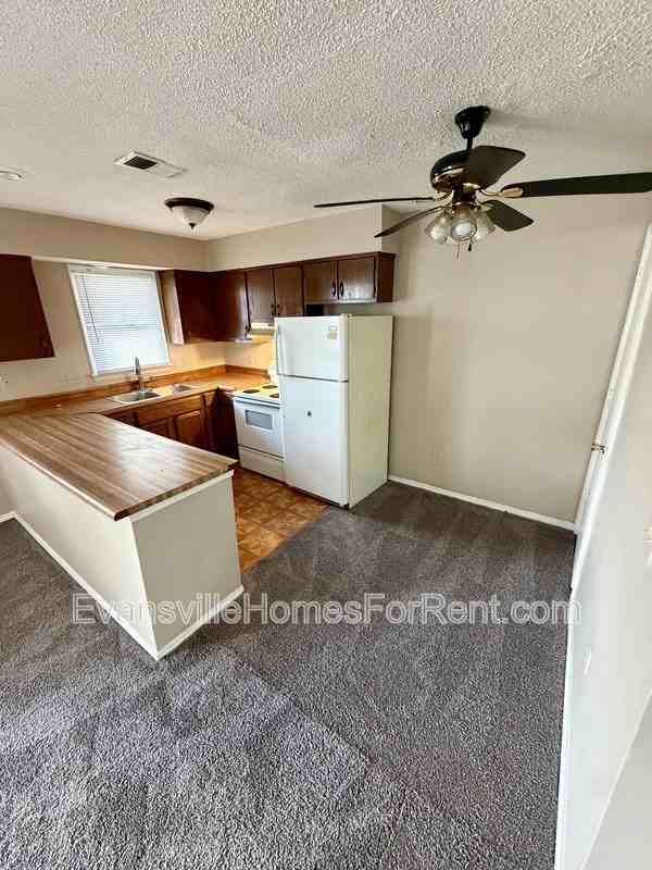 1012 Mary St - Photo 7 of 10