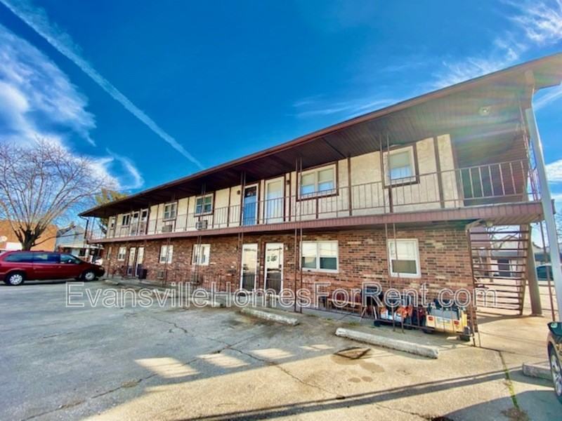 1014 Mary St - Photo 3 of 10