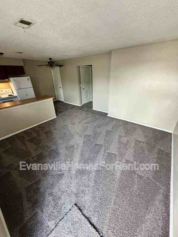 1014 Mary St - Photo 5 of 10