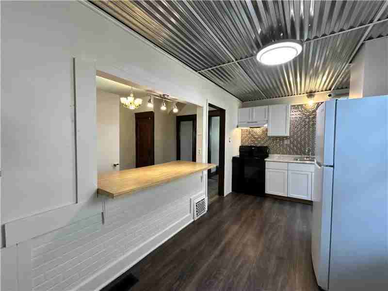 1303 Oregon Ave - Photo 4 of 14
