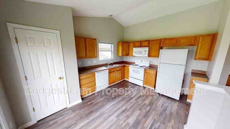8694 Plum Creek Ct - Photo 3 of 10