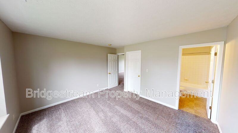 8694 Plum Creek Ct - Photo 4 of 10