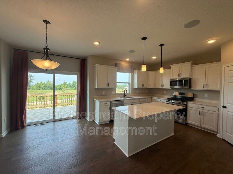 3032 Wellington Ln - Photo 2 of 19