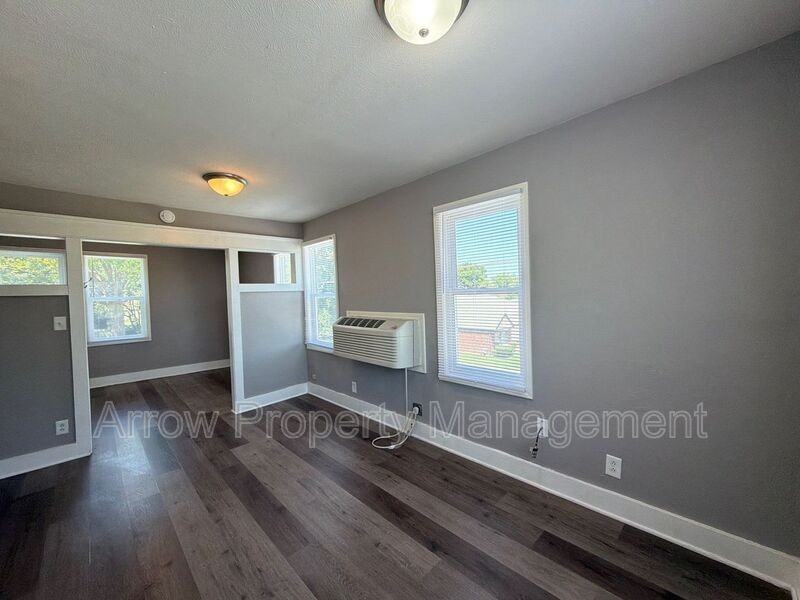 3502 S 51st St #3 - Photo 2 of 8