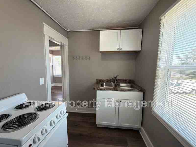 3502 S 51st St #3 - Photo 5 of 8