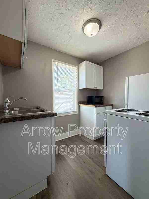 3502 S 51st St #3 - Photo 6 of 8