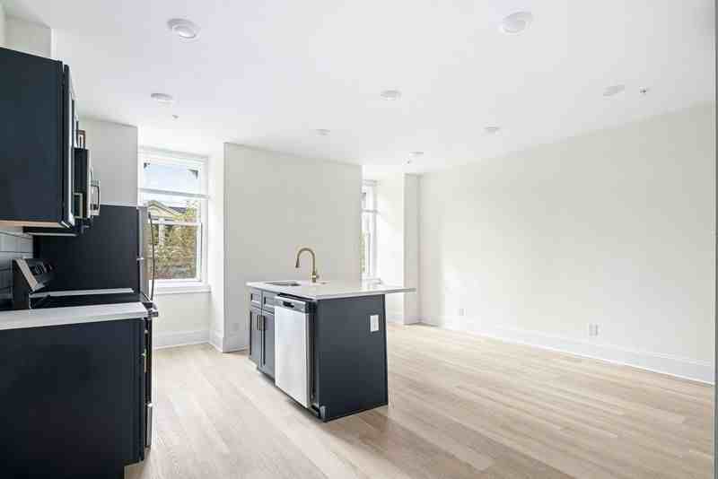 1913 Wallace St - Photo 5 of 11