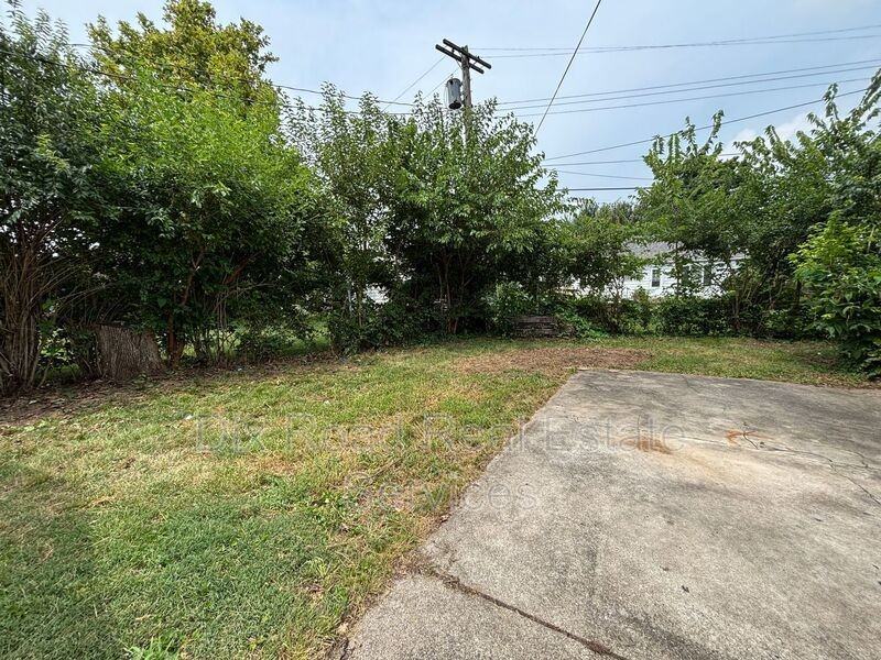2827 Oxford Ave - Photo 5 of 24