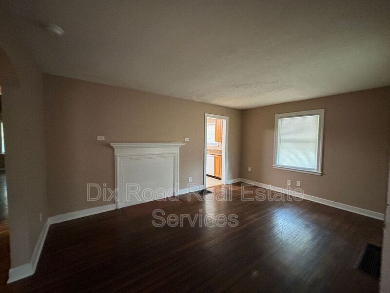 2827 Oxford Ave - Photo 6 of 24