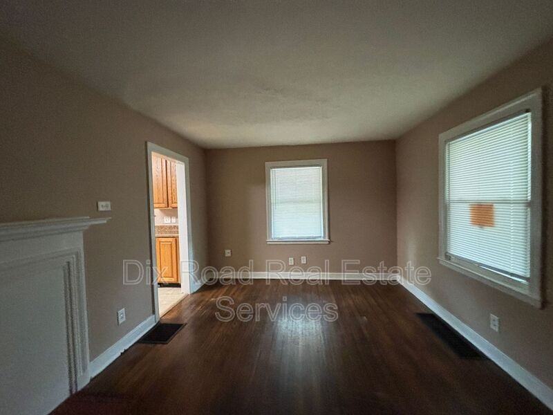 2827 Oxford Ave - Photo 7 of 24