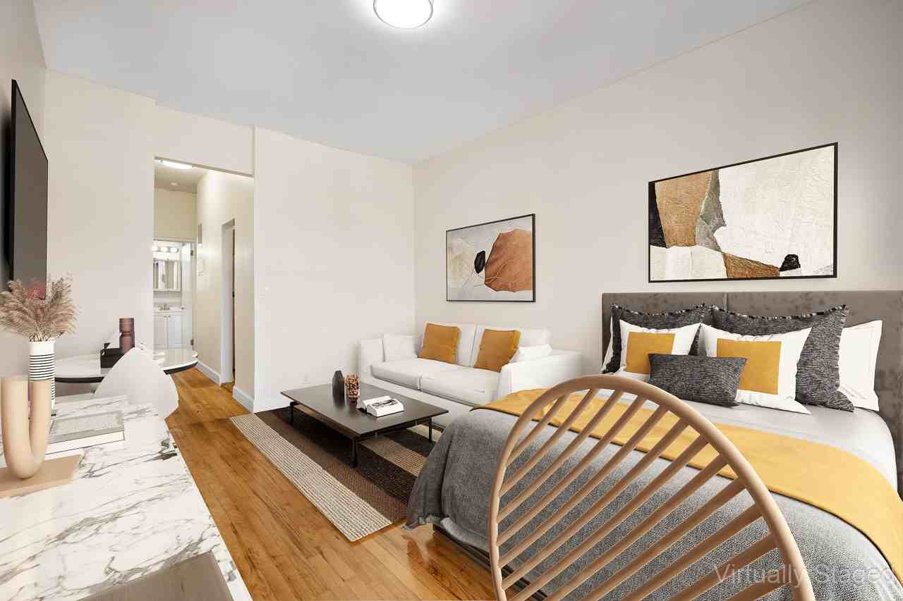 624 E 11th Street - Photo 2 of 8