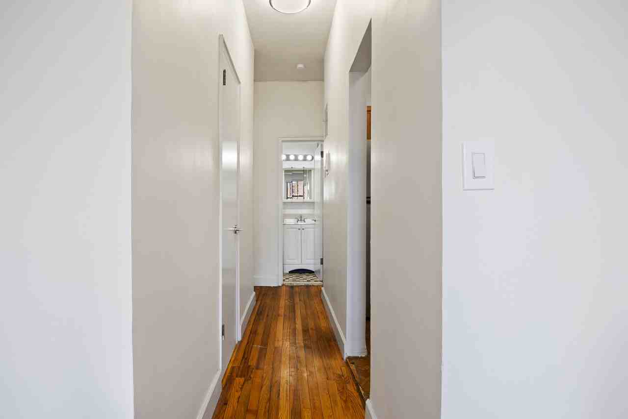 624 E 11th Street - Photo 6 of 8