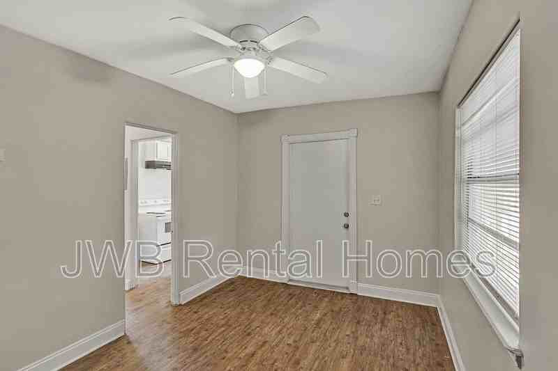 1562 Windle St - Photo 4 of 12