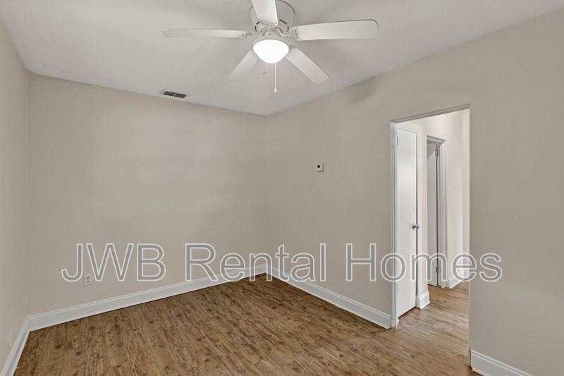 1562 Windle St - Photo 5 of 12