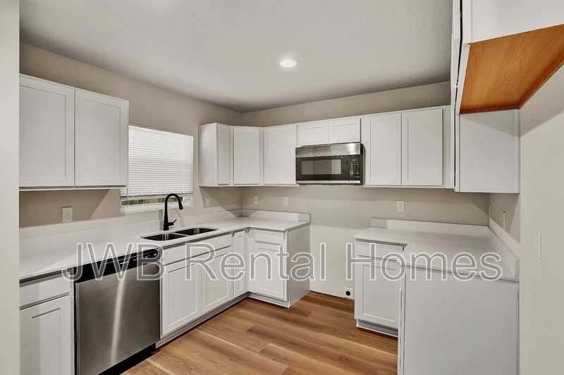 2047 Prospect St - Photo 2 of 17