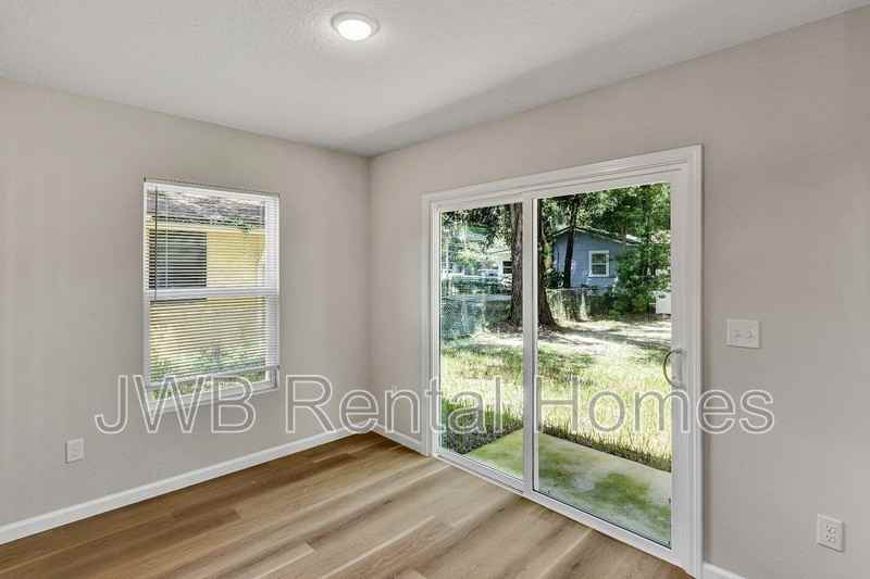 2047 Prospect St - Photo 4 of 17