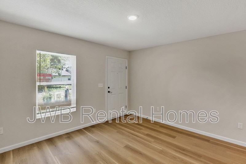2047 Prospect St - Photo 7 of 17