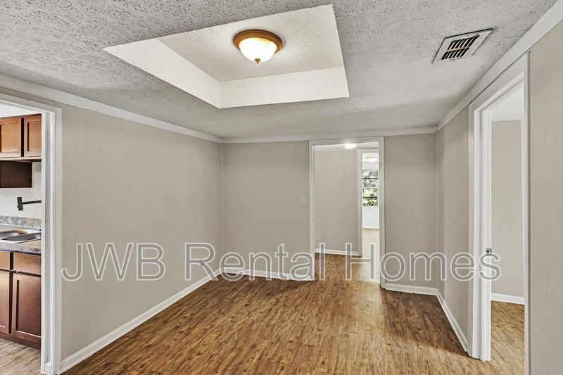 7957 Mattox Ave - Photo 4 of 18