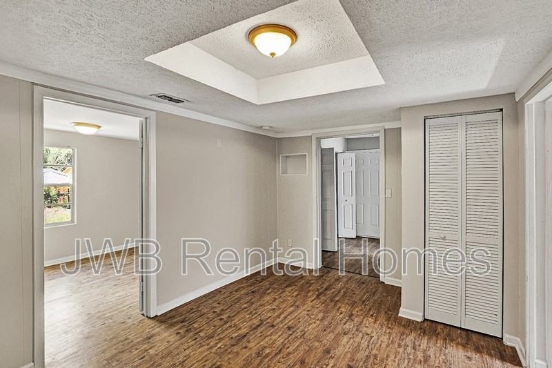 7957 Mattox Ave - Photo 6 of 18