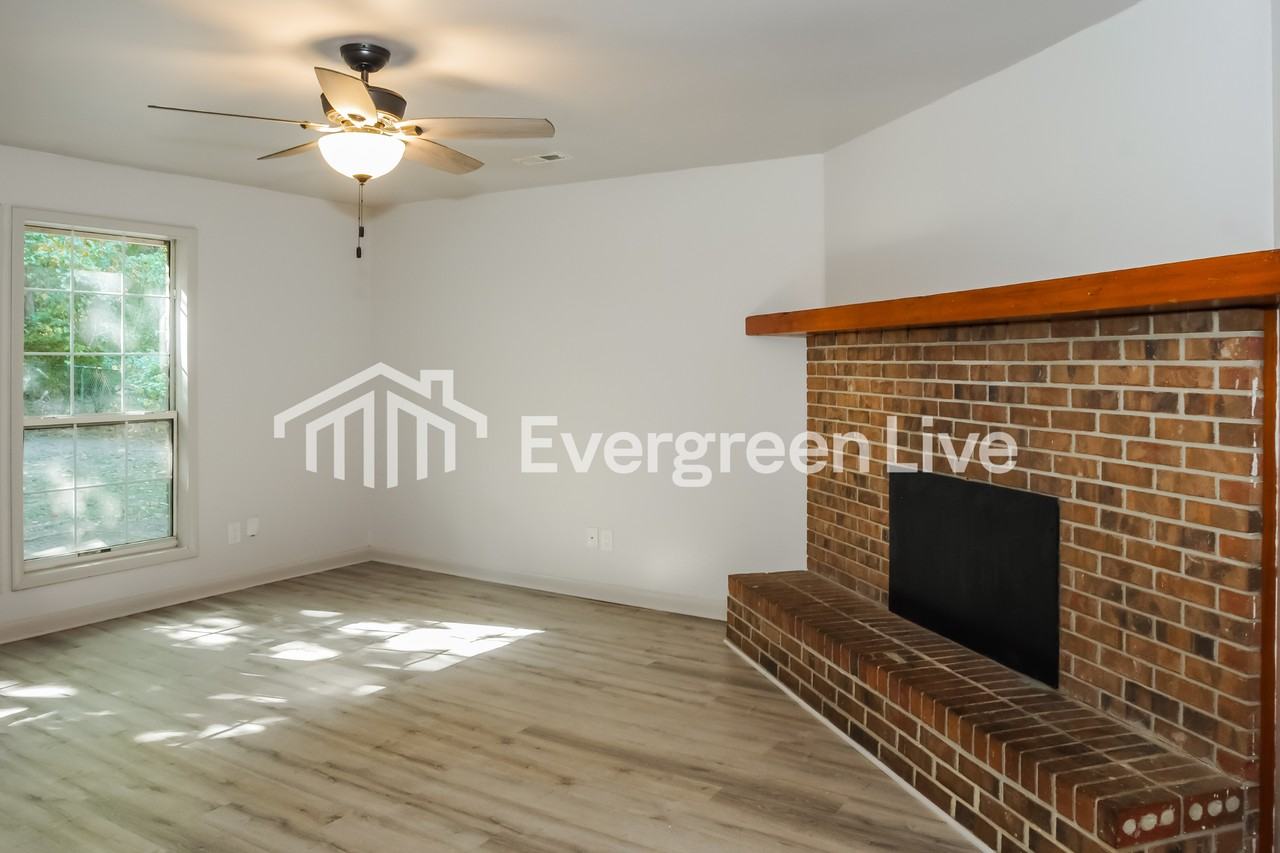 917 Bedford Dr Sw - Photo 2 of 15