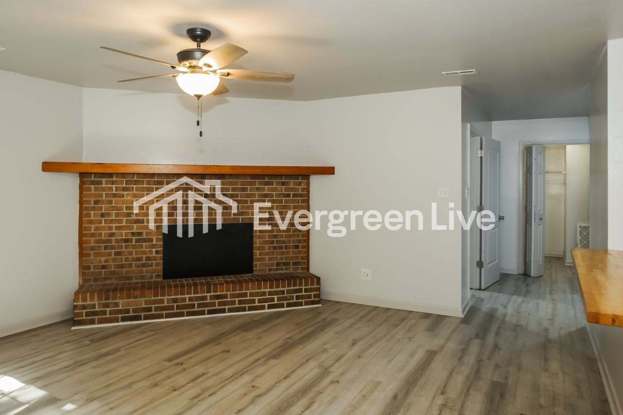 917 Bedford Dr Sw - Photo 3 of 15